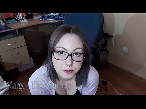 ❤️ Sexy meisje met bril zuigt Dildo diep op camera Anal porno at us ️❤